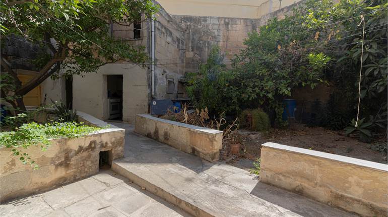 Qormi - 2 Bedroom Unconverted Townhouse + Garden 