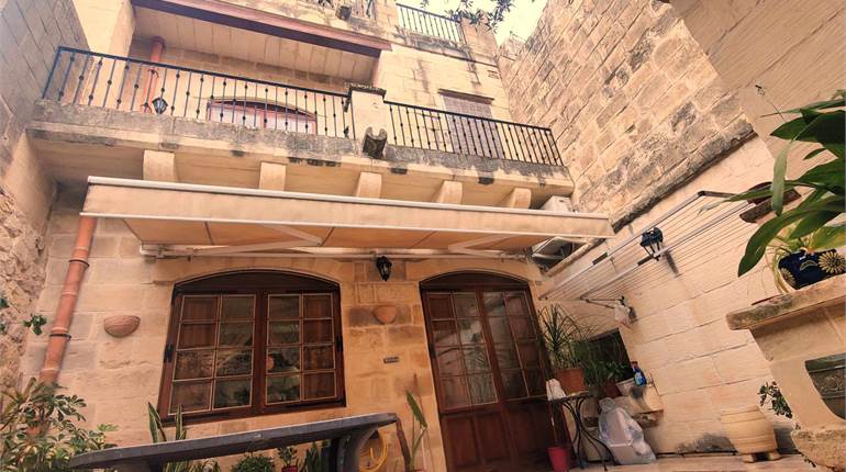 Mosta - HOC Fully Converted 4 Bedroom + Garage 