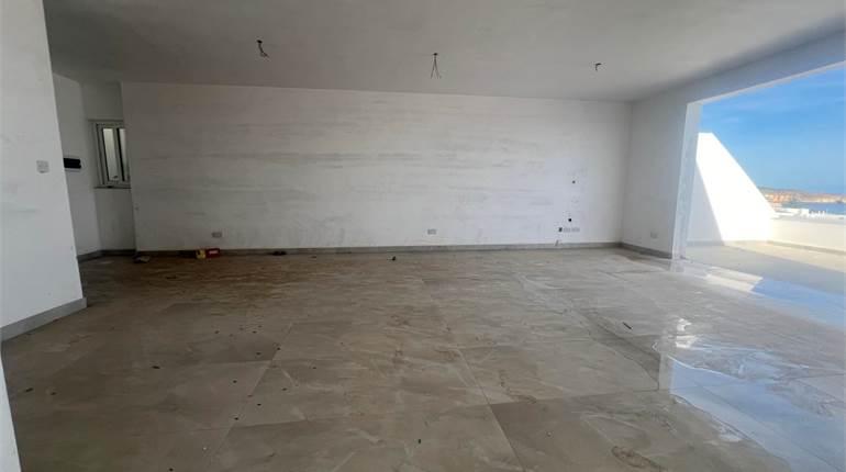 St Pauls Bay - Penthouse + Airspace+Distance View