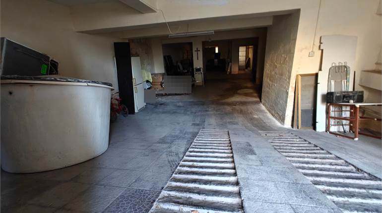 Marsa/Hamrun- 8 Car Garage+2 rooms +Yards+Well