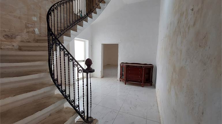Zebbug - 2/3 Bedroom Townhouse with BackYard