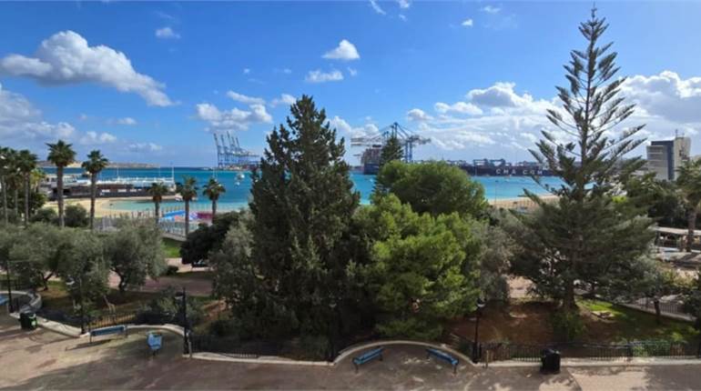 Birzebbugia - 3 Double Bedroom Seafront Apartment
