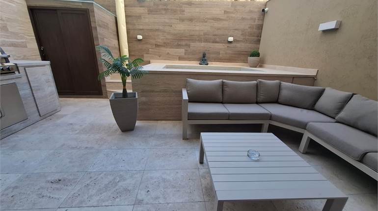 Mosta - Luxurious 3 Bdr Maisonette + Garage 