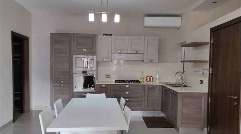 Lija - 3 Bedroom Furnished apartment + use of roof