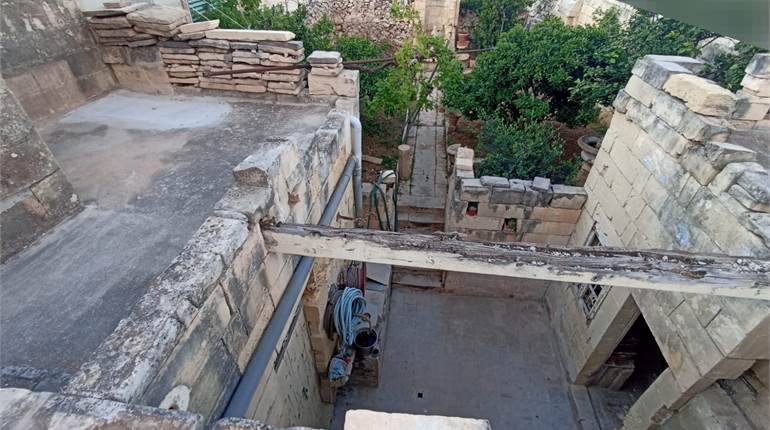 Kalkara - Unconverted 240sqm Town House 