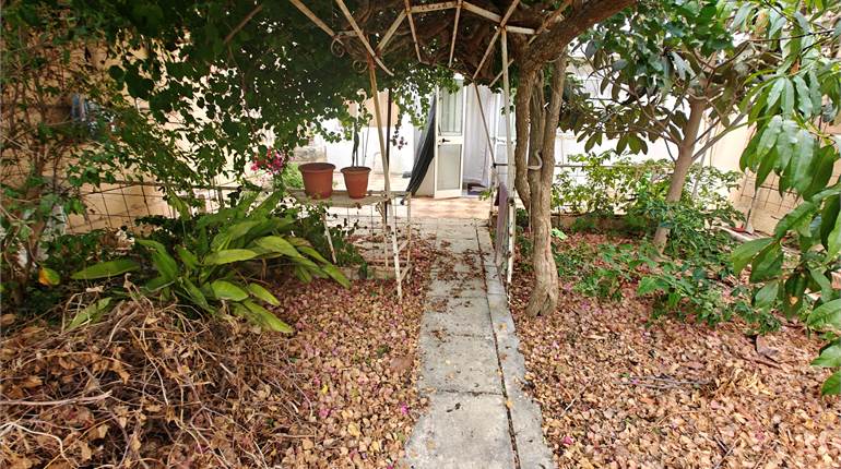 Zabbar - Circa 295sqm Terraced House + Garden 