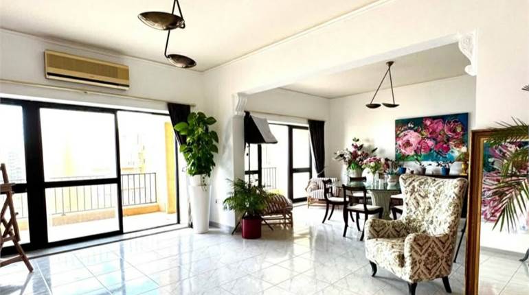 San Giljan - 4 Bedroom Apartment + 1 Car Garage