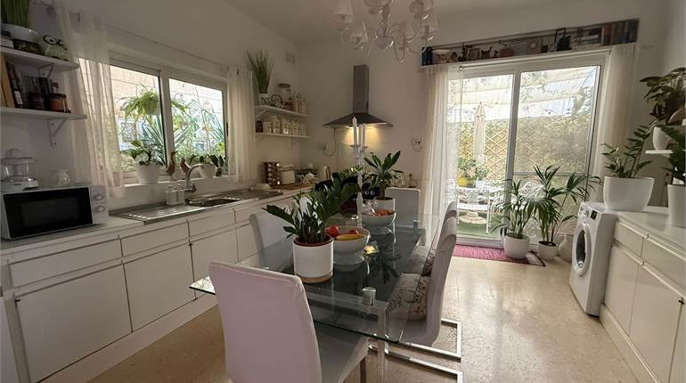 Paola - 2 Bedroom Ground Floor Furnished Maisonette + Garage + Basement