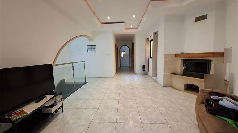 Zabbar - 3 Bedroom Elevated First Floor Maisonette + Full Roof 