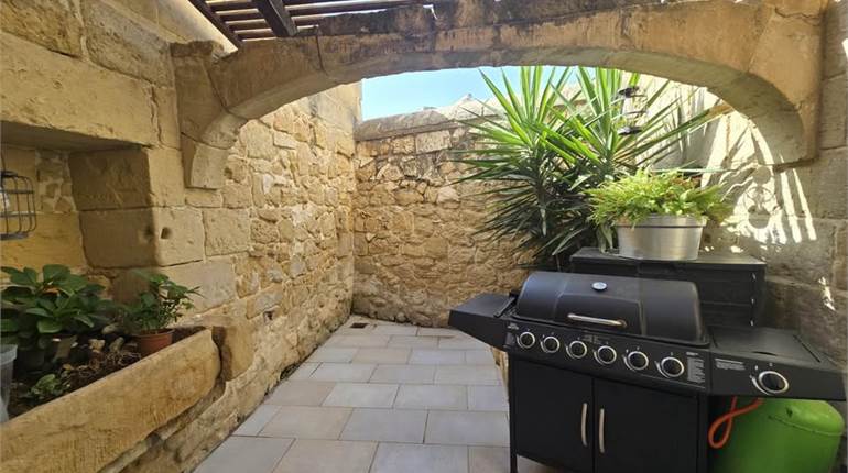 Siggiewi - Converted Charming 2 Bedroom House of Character + Central Courtyard
