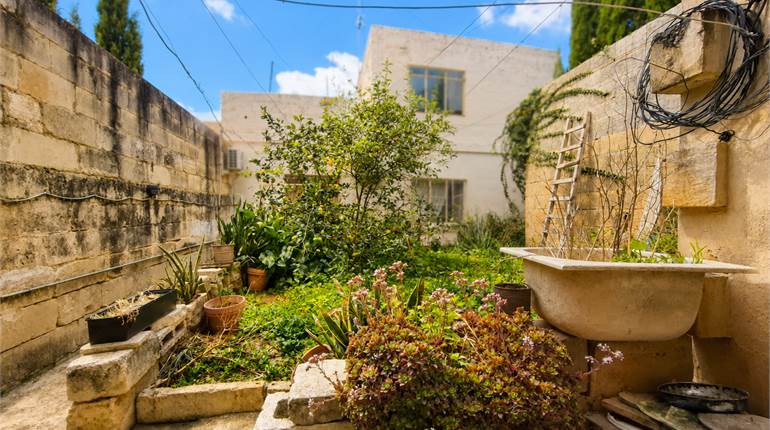 Gharghur,450sqm Traditional Townhouse with Central Court Yard Garden and 80sqm Interconnected Garage
