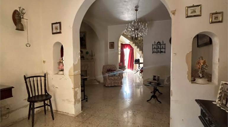 Mosta - 3/4 Bedroom Unconverted Townhouse + Backyard