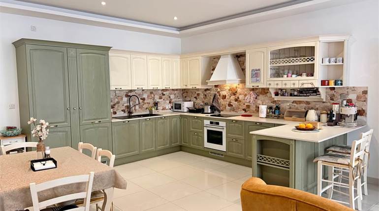 Pieta - 3 Bedroom Furnished Apartment + Garage 