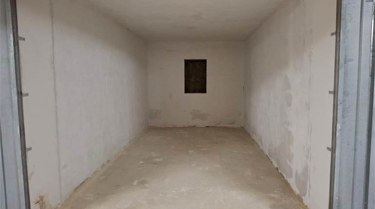 San Giljan, One Car Garage for Rent 