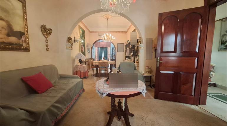 Tarxien - Imposing Townhouse + Possibility Garage 