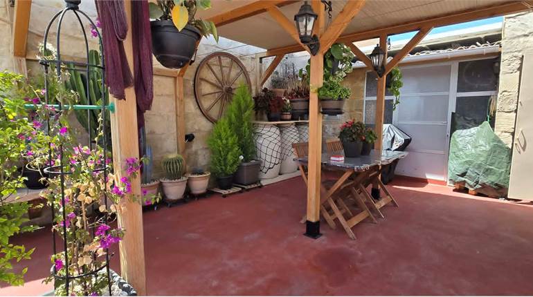 Hamrun - Duplex 1st Floor 3 Bedroom Maisonette + Optional Garage