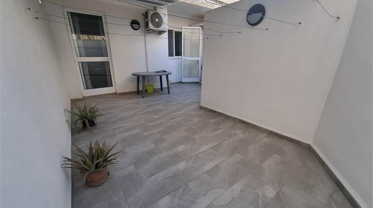 Fgura - 3 Bedroom Elevated Maisonette with Backyard + Opt 2 Car Garage