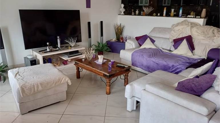 Manikata – Stunning Fully Furnished Maisonette with Private Rooftop Pool and Open Views 