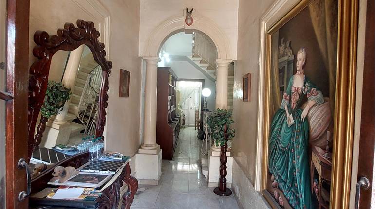 Paola - 3 Double Bedroom Townhouse in UCA + Backyard + Roof + Airspace